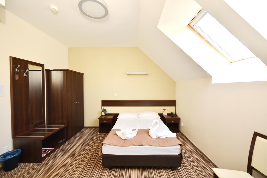 Hotel Aviator Kielce "Business Hotel Medical & Spa" Bagian luar foto